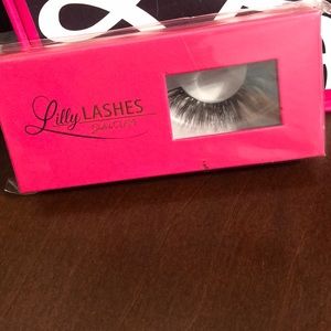 Lilly Lashes in Lush